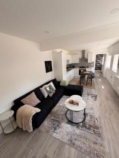 Green Haven, Cozy 2 Bed Apts, park view, family retreat and contractors - 9
