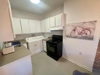 FULL KITCHEN 8min FROM DTOWN Room B - 6