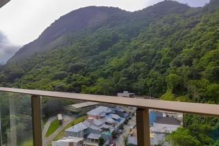 Refúgio Urbano com Vista para a Montanha e Varanda - 1