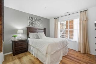 Lakefront walk-in condo overlooking Marina - Branson - 1