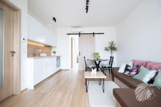 Sunny apartment with balcony & view, Prague - 8