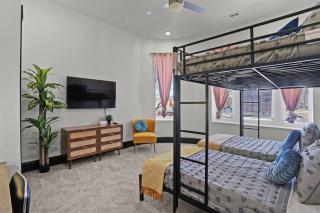 Jefferson Avenue- Large St Louis Home Game Room & Walkable Location - 2