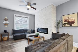 Spacious Modern 5BR Home Near Downtown St Louis - 7