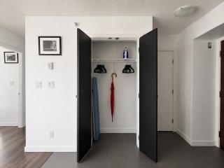 Downtown Vancouver, Sleeps 7, Pool & Hot Tub - 8