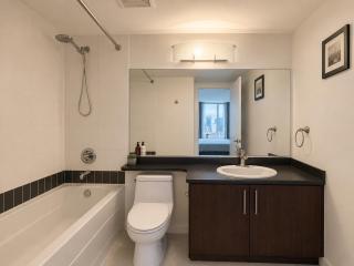 Downtown Vancouver, Sleeps 7, Pool & Hot Tub - 3