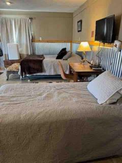 Studio in Downtown Craig Walk to Missouri River - 3
