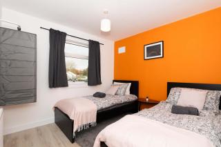 Parking - Wi-Fi -Near Falkirk & Stirling -Sleeps 9 - 7