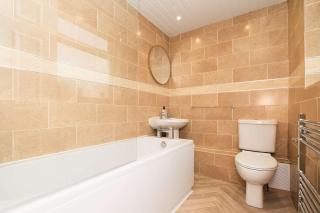 Parking - Wi-Fi -Near Falkirk & Stirling -Sleeps 9 - 6