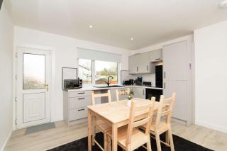Parking - Wi-Fi -Near Falkirk & Stirling -Sleeps 9 - 5