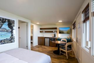 Manzanita Oceanfront Inn - 1