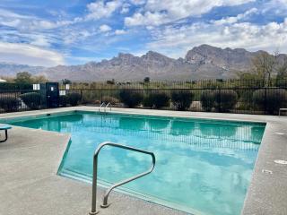 Oro Valley Retreat 3BR 3BA Pool Hot Tub Golf - 8