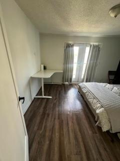 Spacious 3-Bedroom Vancouver Holiday Home with Garden - 1