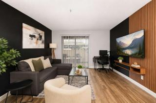 Tempe Retreat Near ASU - 2BR Pool & Gym - 0