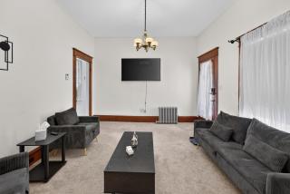 Charming 2-Bedroom, 1-Bath Getaway - 6