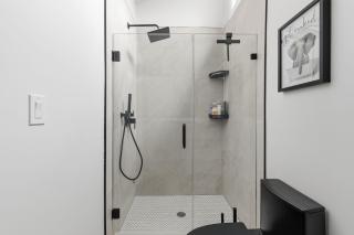 Bright and spacious 3BR Apt, gated 2 car parking - 1
