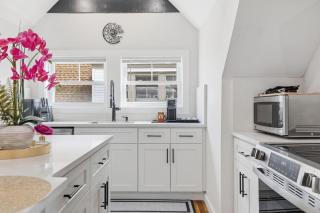 Bright and spacious 3BR Apt, gated 2 car parking - 8
