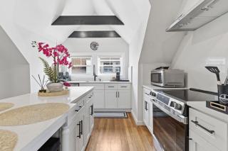Bright and spacious 3BR Apt, gated 2 car parking - 3
