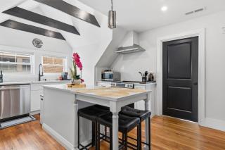 Bright and spacious 3BR Apt, gated 2 car parking - 5