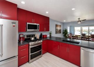 RIVERFRONT RUBY RED HOME WITH PRIVATE DOCK & View - 2