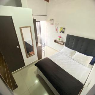 01 APARTMENT CON BAlCON LAURELES - 0