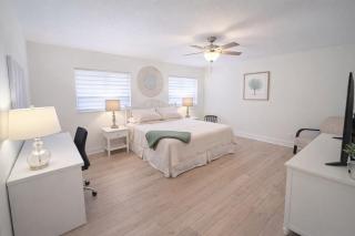 Spacious Upadated 2 King Beds Pets Welcome With Large Private and Fenced Yard Minutes to Beaches - 7