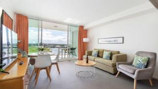Pelican Waters with Scenic Views - 7