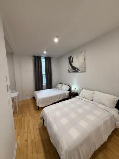 Cozy studio sleeps 4 with Free private parking - 0