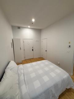 Cozy studio sleeps 4 with Free private parking - 4