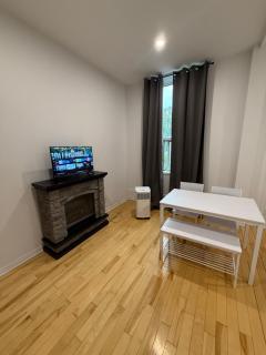 Cozy studio sleeps 4 with Free private parking - 3