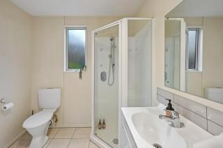 Sleek Alpine 4BR Panoramic Queenstown Views - 1