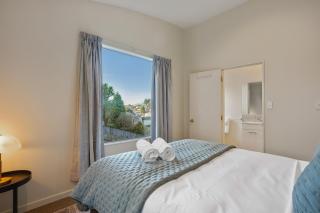 Sleek Alpine 4BR Panoramic Queenstown Views - 6