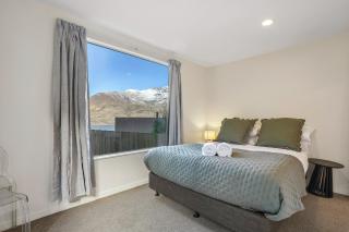 Sleek Alpine 4BR Panoramic Queenstown Views - 3