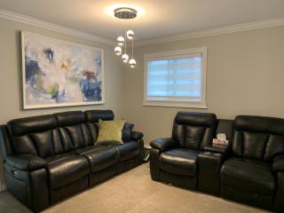 Fully Furnished Bedroom with ensuite Turnkey Corporate Relocation Vacation Home - 4