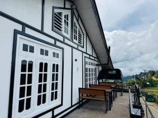 Himawari Hills Hotel and Hostel - 4
