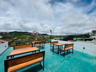 Himawari Hills Hotel and Hostel - 3