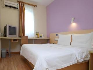 7 Days Inn Luoyang Wangcheng Park Metro Station - 1