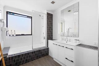 Calm & Central - A Sepal Stay - 6