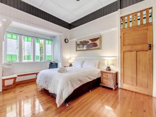 Historic Character-filled Jade Cottage - 9
