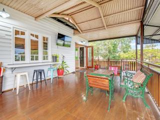 Historic Character-filled Jade Cottage - 6