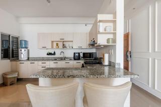 Modern 2BR Apartment Near Agora Mall - 1