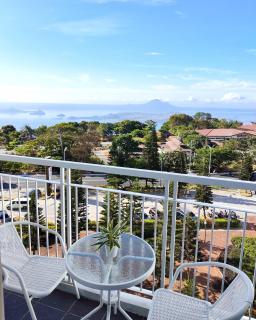 Sunara Suites Cozy Condo - Taal View with Balcony, PS4 & Videoke - 6