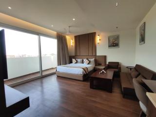 Hotel Grand Meriton - 3
