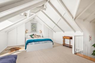 The Stables - Charming Loft with Derwent River Views - 7