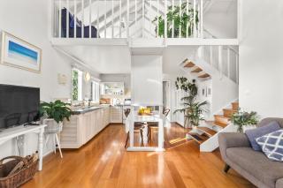 The Stables - Charming Loft with Derwent River Views - 0