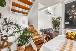 The Stables - Charming Loft with Derwent River Views - 1