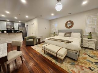 Hamilton Carriage A - Amazing Location, Courtyard - 2