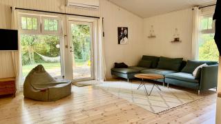 Holiday Home With Fenced Garden Near Beach - 4