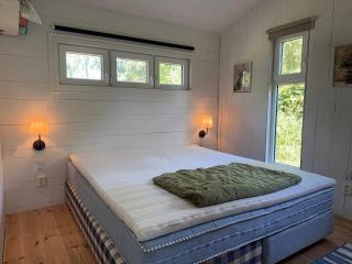 Holiday Home With Fenced Garden Near Beach - 2