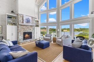 Lakehouse on Sunset Waterfront Retreat - 4