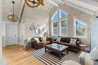 Lakehouse on Sunset Waterfront Retreat - 6
